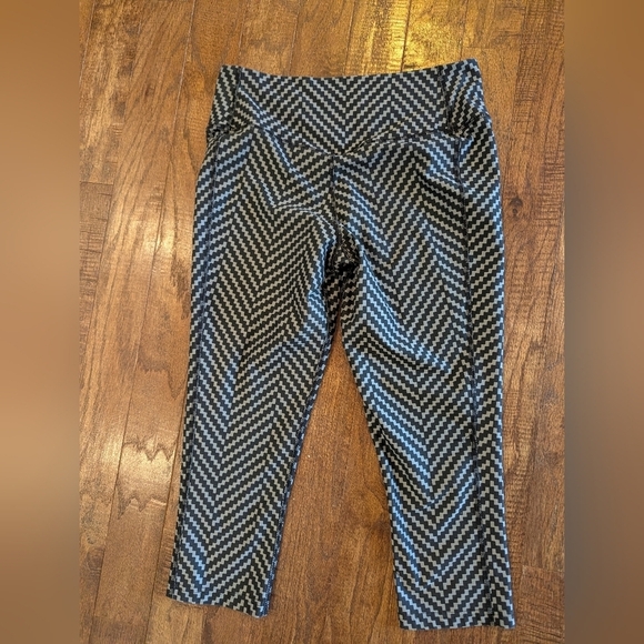 Nike Dri Fit Women's Black and Gray Checkered Leggings Size M - Picture 7 of 11